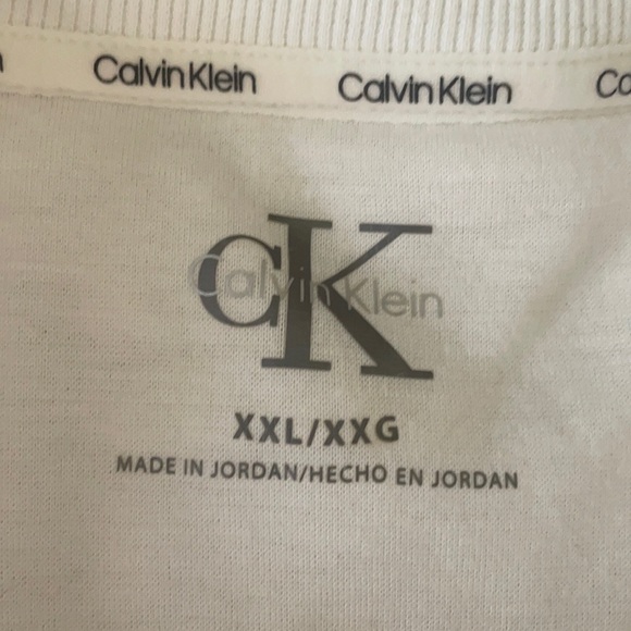 Calvin Klein long sleeved fleece sweatshirt - Picture 2 of 3